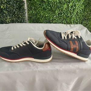 Casual sneakers